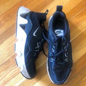 Nike Black Women's Ryz 365 Sneakers